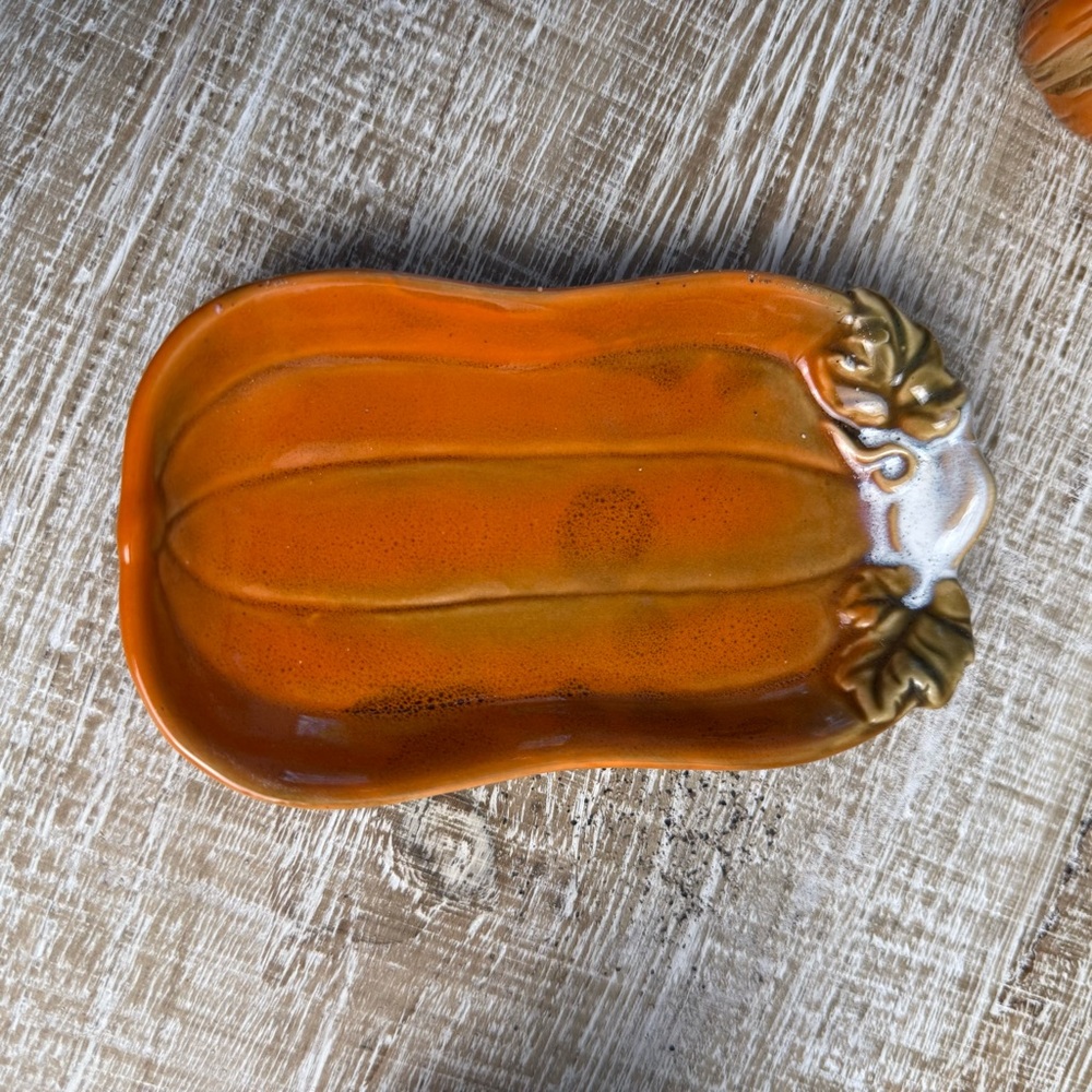 TII Vintage Salt & Pepper Turkey Shakers W/Ceramic Pumpkin Dish - Picture 8 of 16